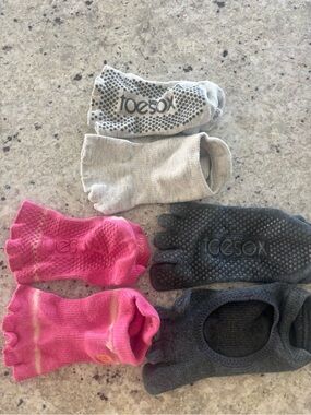 toesox Non-Slip Kids Toe Socks Set in Pink, Gray, Cream